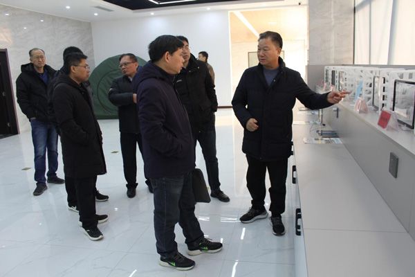 省“万人助万企”活动第八工作组莅临yp电子光电调研